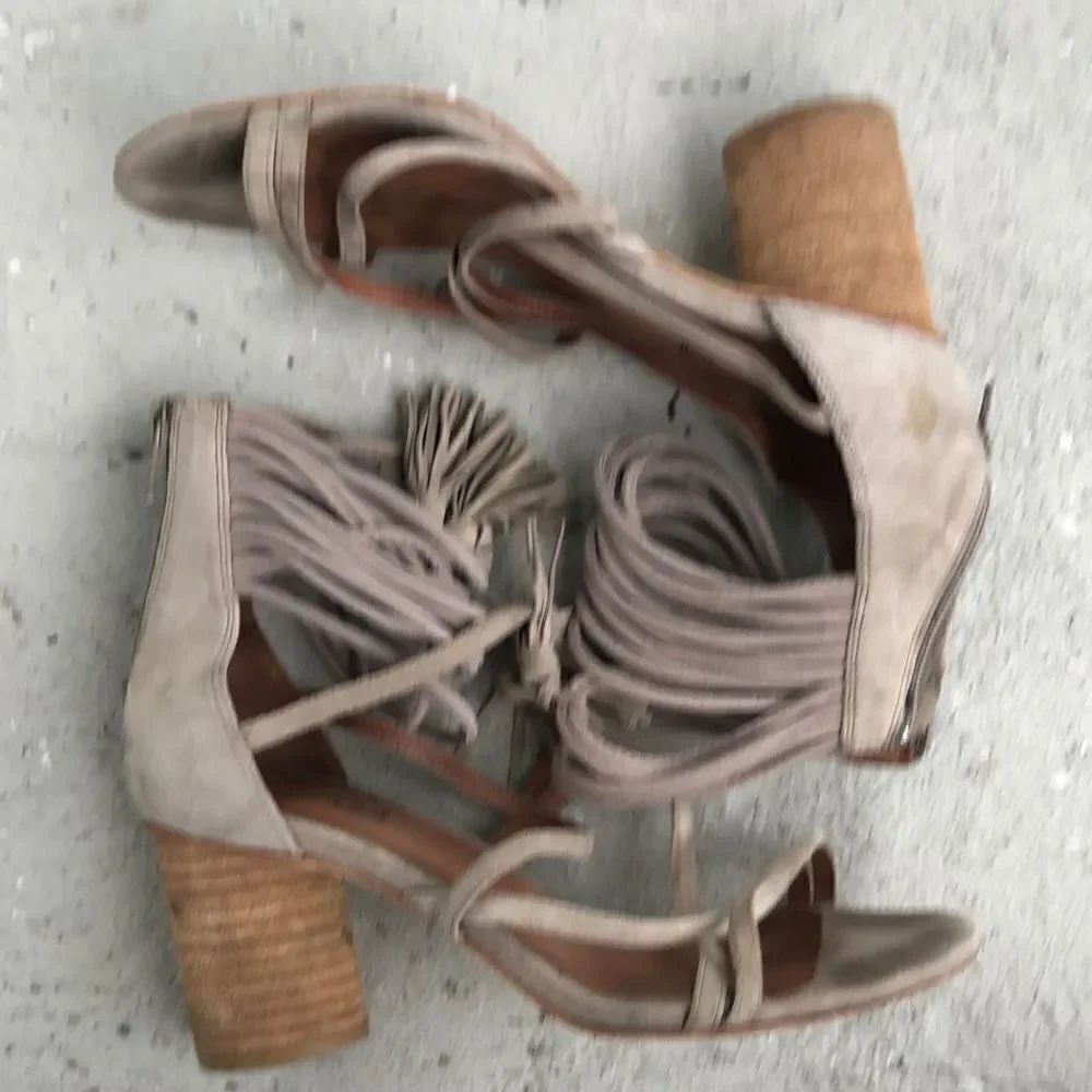 Jeffrey  Campbell  Despina